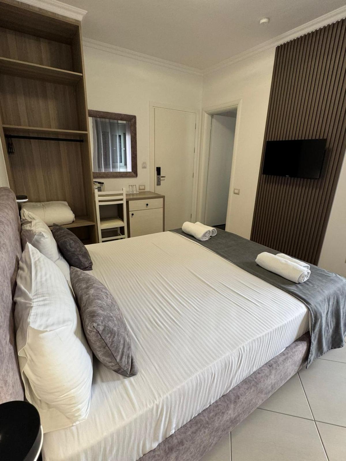 Hotel Abedini Sarandë Exterior foto