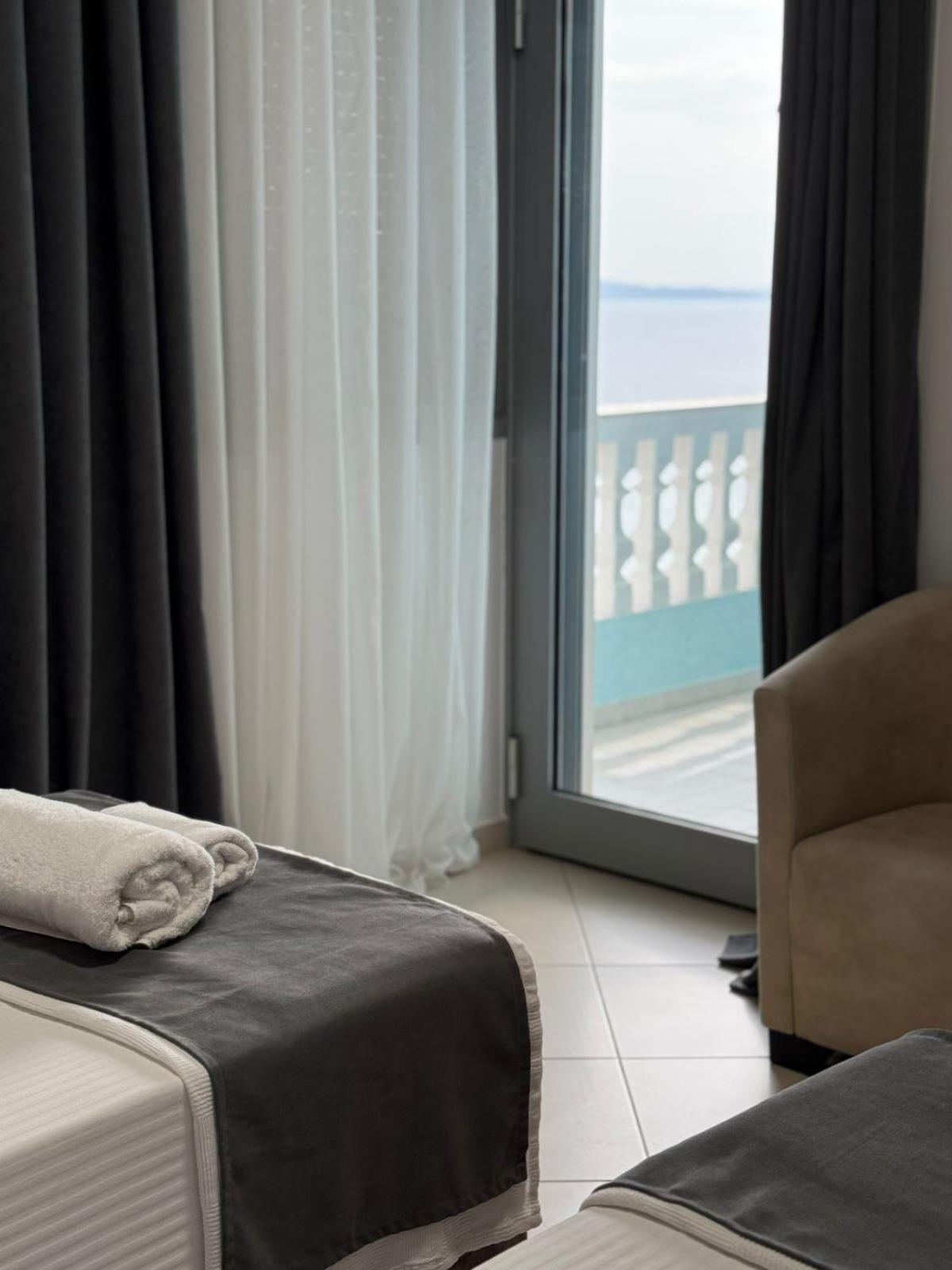 Hotel Abedini Sarandë Exterior foto
